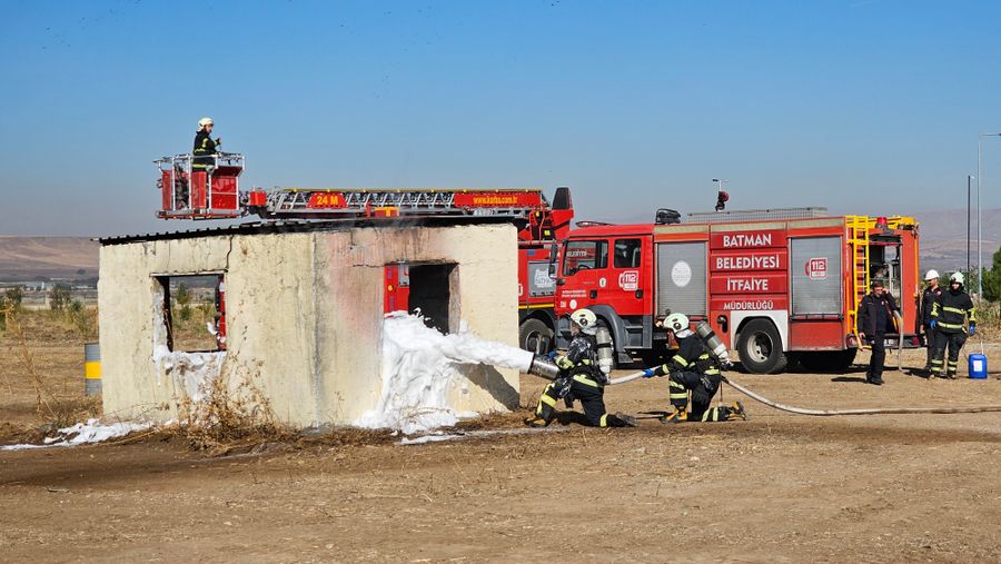 Herramientas y equipos de bomberos modernos