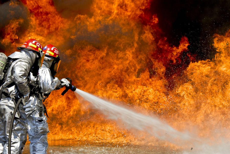 Herramientas manuales antiguas usadas por bomberos